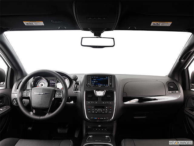 2016 Chrysler Town & Country | Centered wide dash shot