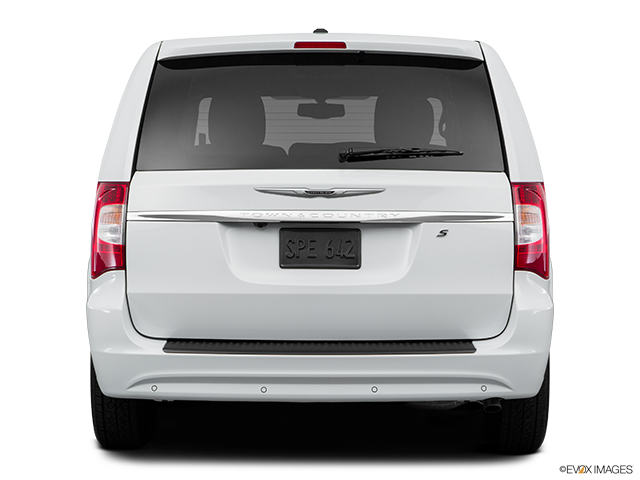 2016 Chrysler Town & Country | Low/wide rear