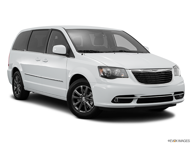 2016 Chrysler Town & Country | Front passenger 3/4 w/ wheels turned