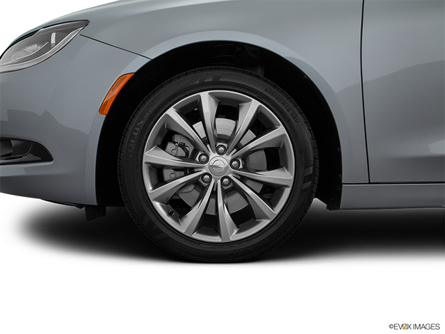 2017 Chrysler 200 | Front Drivers side wheel at profile