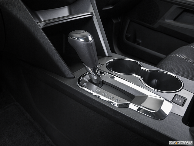 2016 Chevrolet Equinox | Gear shifter/center console