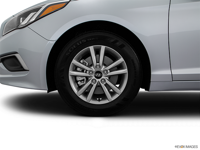 2016 Hyundai Sonata | Front Drivers side wheel at profile