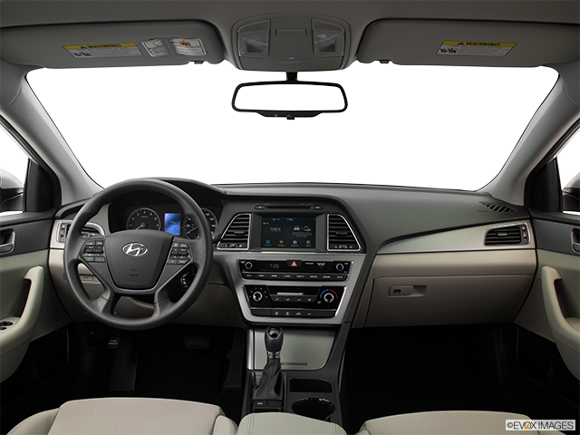 2016 Hyundai Sonata | Centered wide dash shot