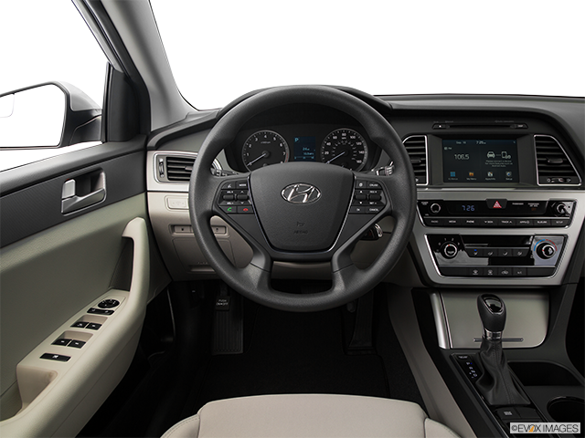 2016 Hyundai Sonata | Steering wheel/Center Console