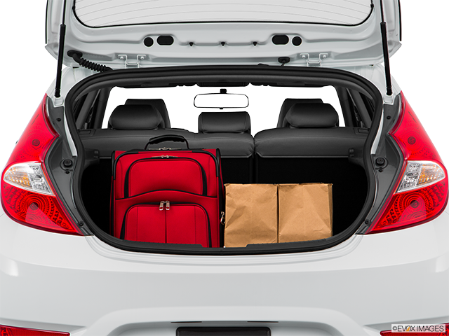 2016 Hyundai Accent Hatchback | Trunk props