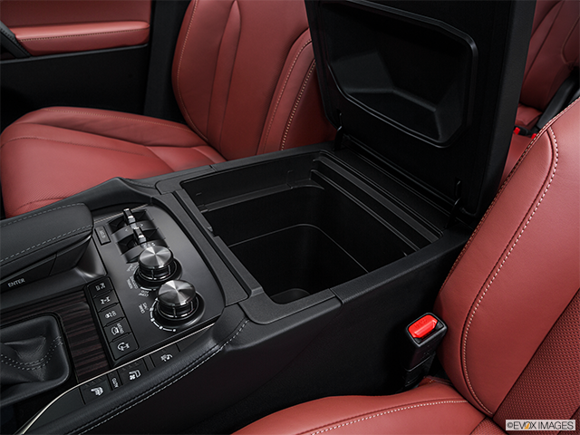 2016 Lexus LX 570 | Front center divider