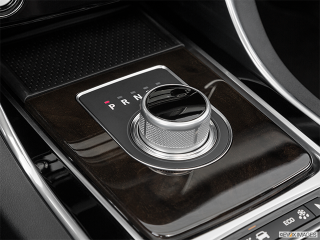 2016 Jaguar XF | Gear shifter/center console