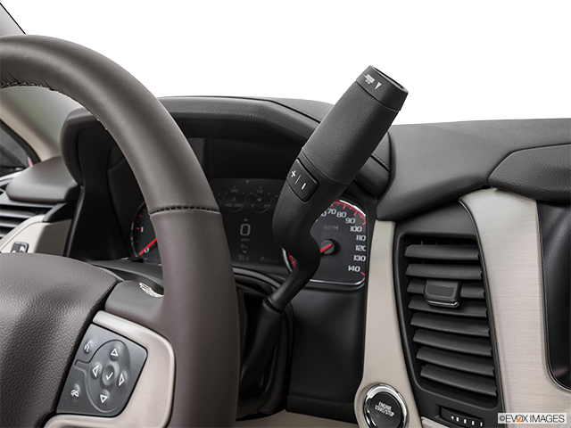 2016 GMC Yukon | Gear shifter/center console