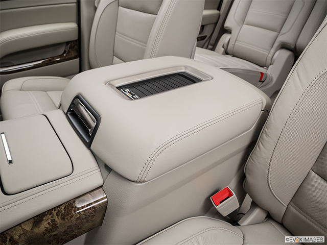 2016 GMC Yukon | Front center console with closed lid, from driver’s side looking down