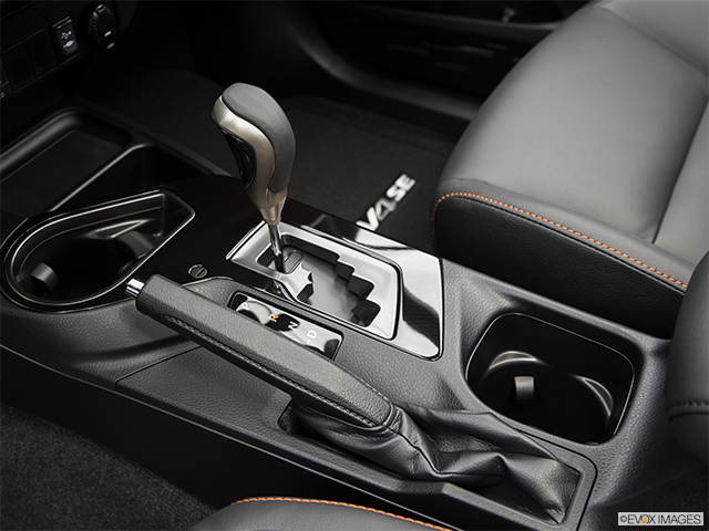 2016 Toyota RAV4 | Gear shifter/center console