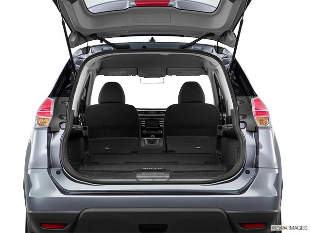 2016 Nissan Rogue | Hatchback & SUV rear angle