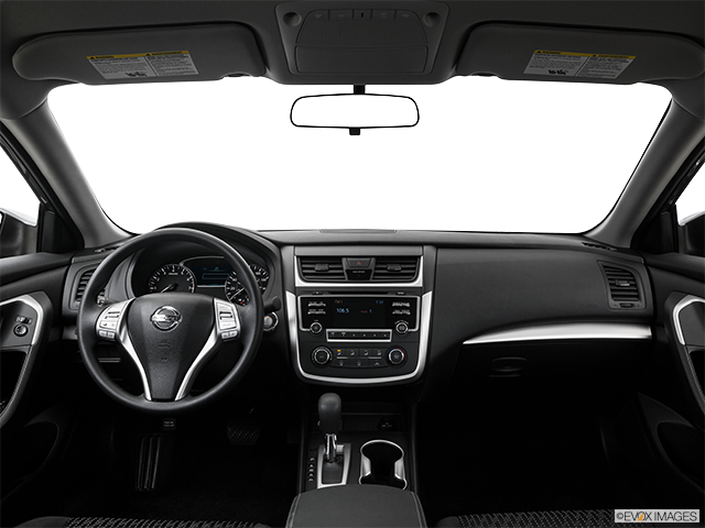 2016 Nissan Altima | Centered wide dash shot