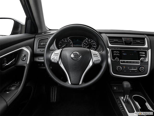 2016 Nissan Altima | Steering wheel/Center Console