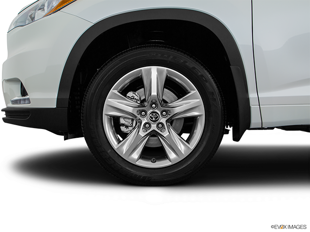 2016 Toyota Highlander | Front Drivers side wheel at profile
