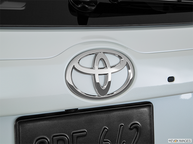 2016 Toyota Highlander | Rear manufacturer badge/emblem