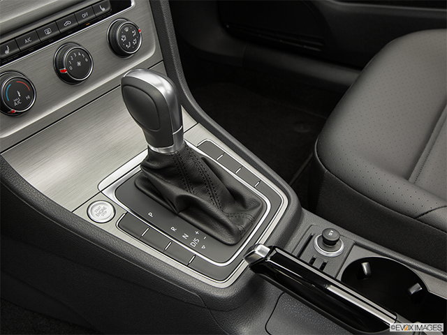 2016 Volkswagen Golf Sportwagon | Gear shifter/center console