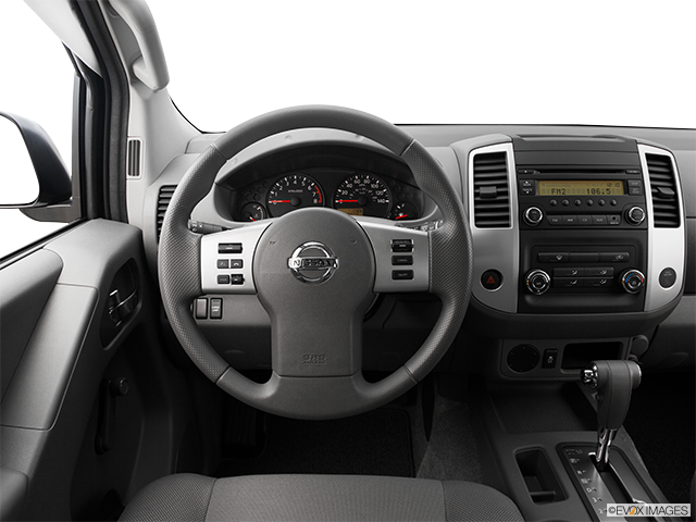 2016 Nissan Frontier | Steering wheel/Center Console