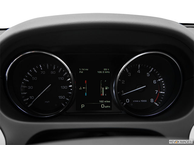 2016 Land Rover Discovery Sport | Speedometer/tachometer