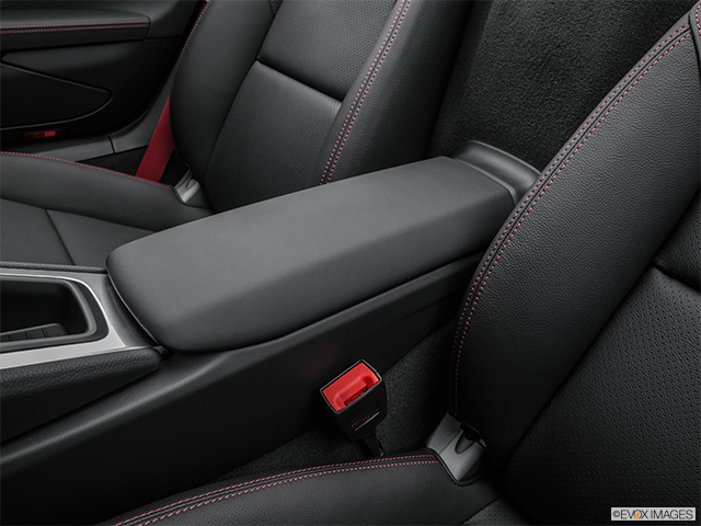 2016 Porsche Boxster | Front center console with closed lid, from driver’s side looking down