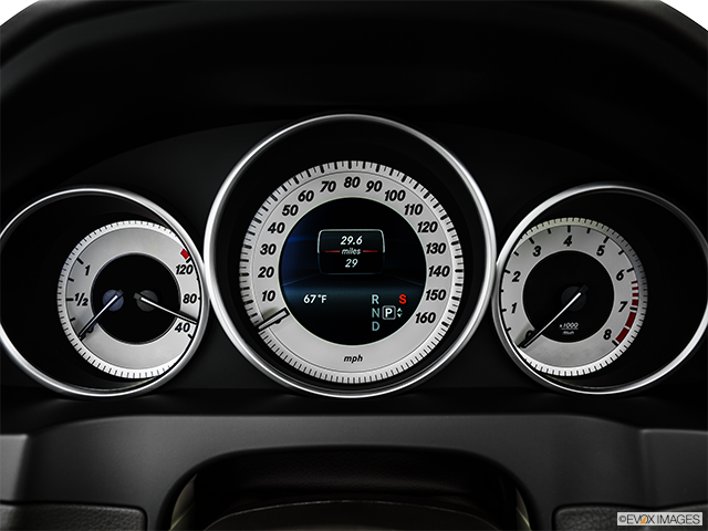 2016 Mercedes-Benz E-Class | Speedometer/tachometer