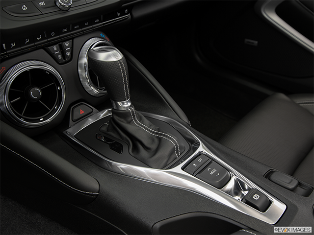 2016 Chevrolet Camaro | Gear shifter/center console