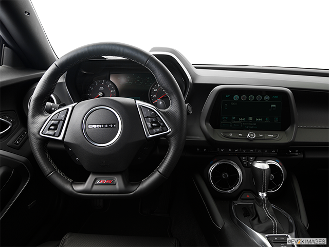 2016 Chevrolet Camaro | Steering wheel/Center Console
