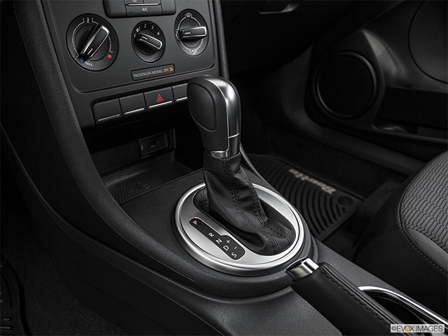 2016 Volkswagen The Beetle Classic | Gear shifter/center console