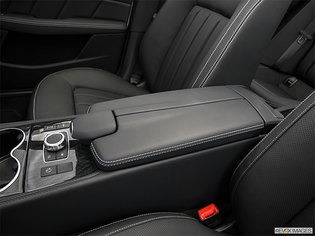 2016 Mercedes-Benz CLS-Class | Front center console with closed lid, from driver’s side looking down