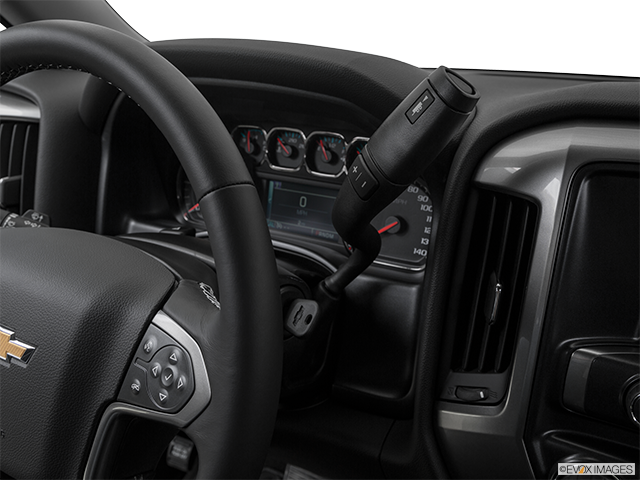 2016 Chevrolet Silverado 1500 | Gear shifter/center console