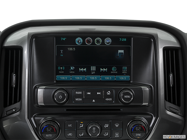 2016 Chevrolet Silverado 1500 | Closeup of radio head unit