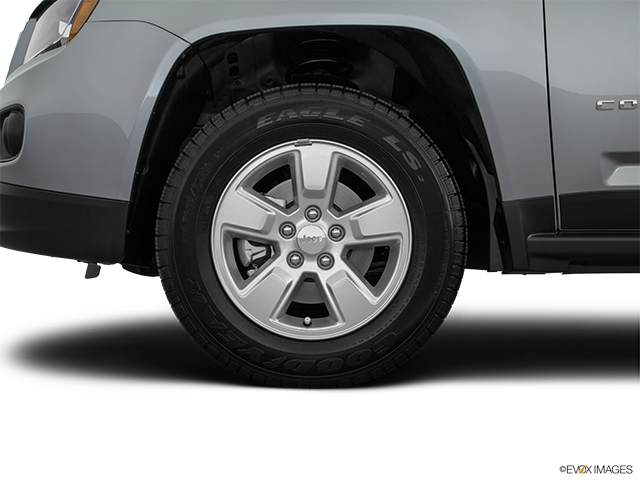 2016 Jeep Compass | Front Drivers side wheel at profile