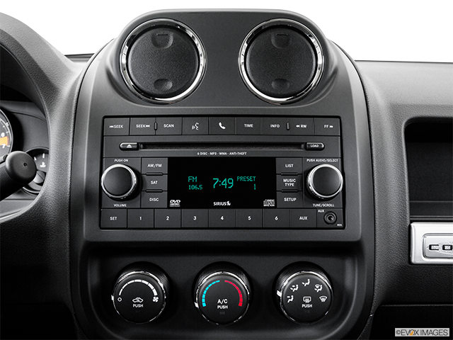 2016 Jeep Compass | Closeup of radio head unit