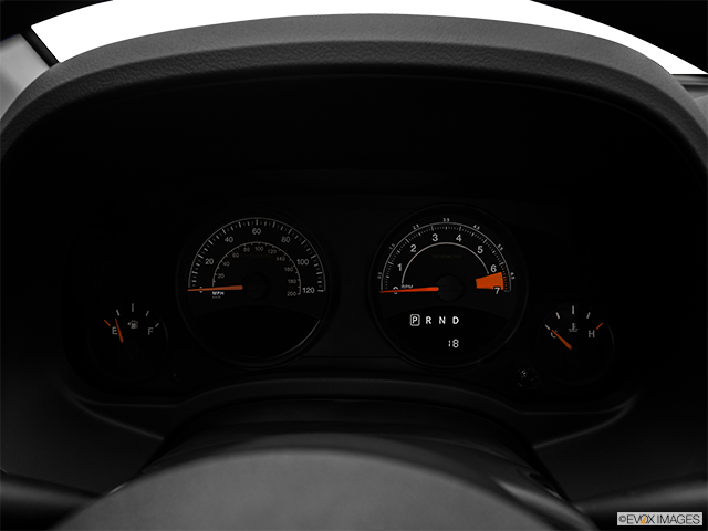 2016 Jeep Compass | Speedometer/tachometer