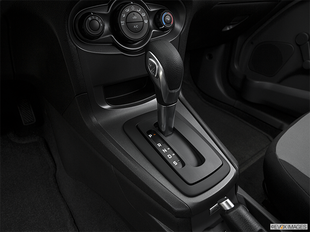 2016 Ford Fiesta | Gear shifter/center console