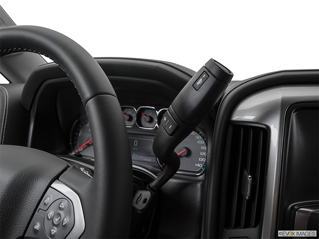 2016 Chevrolet Silverado 2500HD | Gear shifter/center console