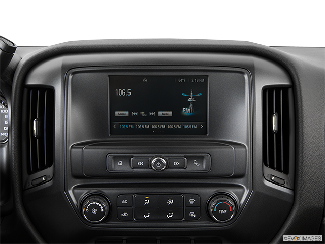 2016 Chevrolet Silverado 1500 | Closeup of radio head unit