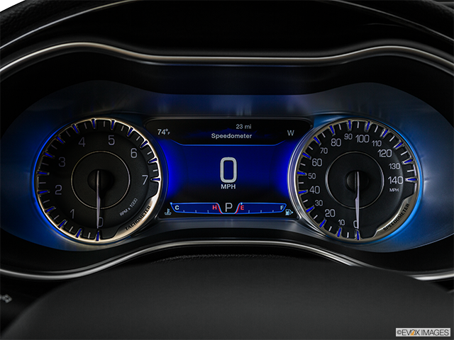 2017 Chrysler 200 | Speedometer/tachometer
