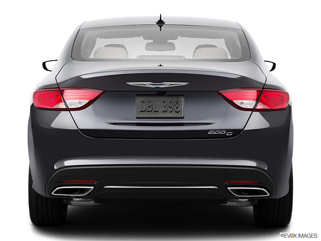 2017 Chrysler 200 | Low/wide rear