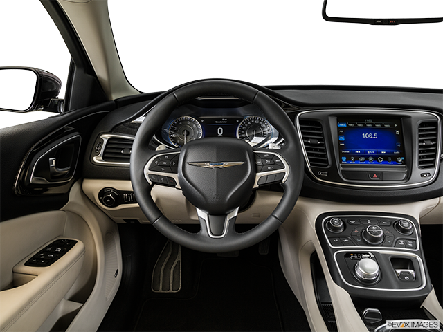 2017 Chrysler 200 | Steering wheel/Center Console