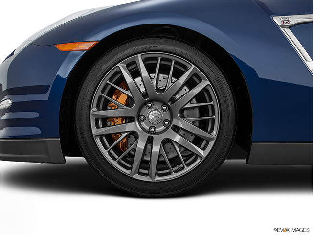 2016 Nissan GT-R | Front Drivers side wheel at profile