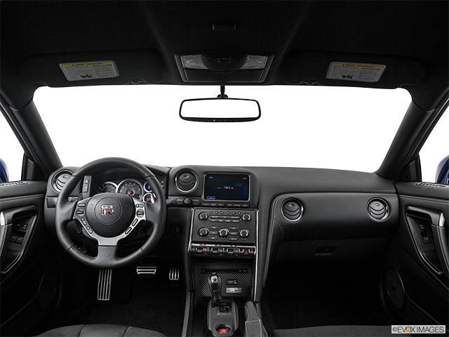 2016 Nissan GT-R | Centered wide dash shot