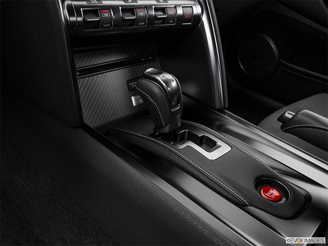 2016 Nissan GT-R | Gear shifter/center console