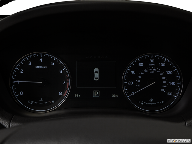 2016 Hyundai Genesis | Speedometer/tachometer