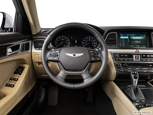 2016 Hyundai Genesis | Steering wheel/Center Console