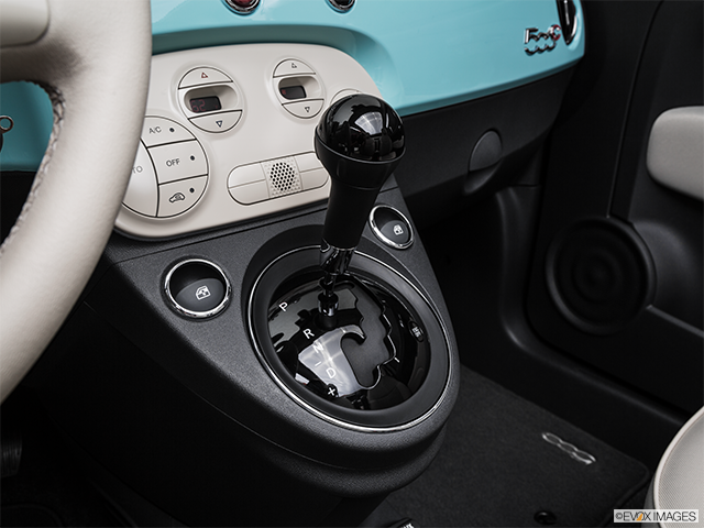 2016 Fiat 500 Cabrio | Gear shifter/center console