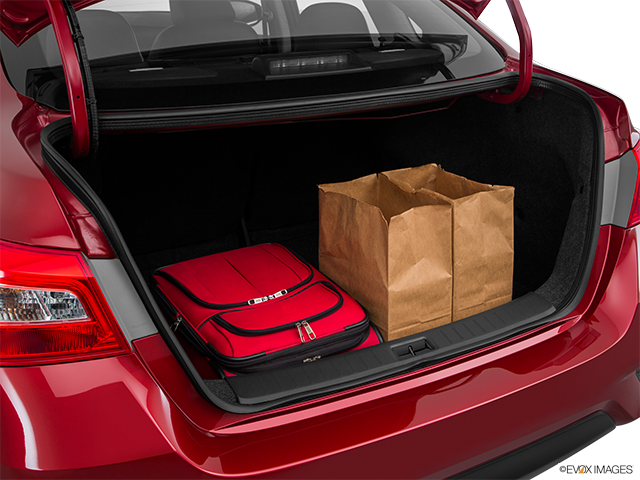 2016 Nissan Sentra | Trunk props
