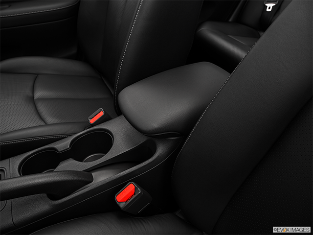2016 Nissan Sentra | Front center console with closed lid, from driver’s side looking down