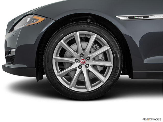 2016 Jaguar XJ | Front Drivers side wheel at profile