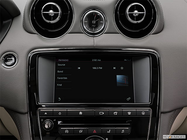 2016 Jaguar XJ | Closeup of radio head unit