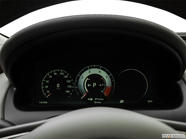 2016 Jaguar XJ | Speedometer/tachometer